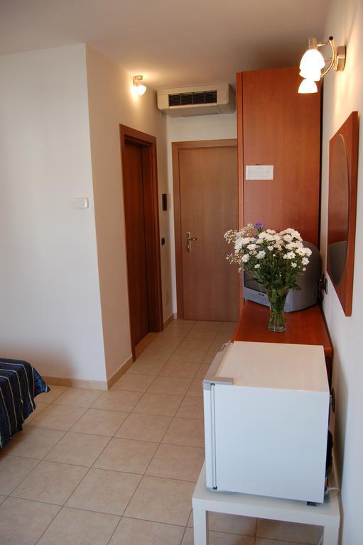 קאפוליברי Albergo Romana מראה חיצוני תמונה