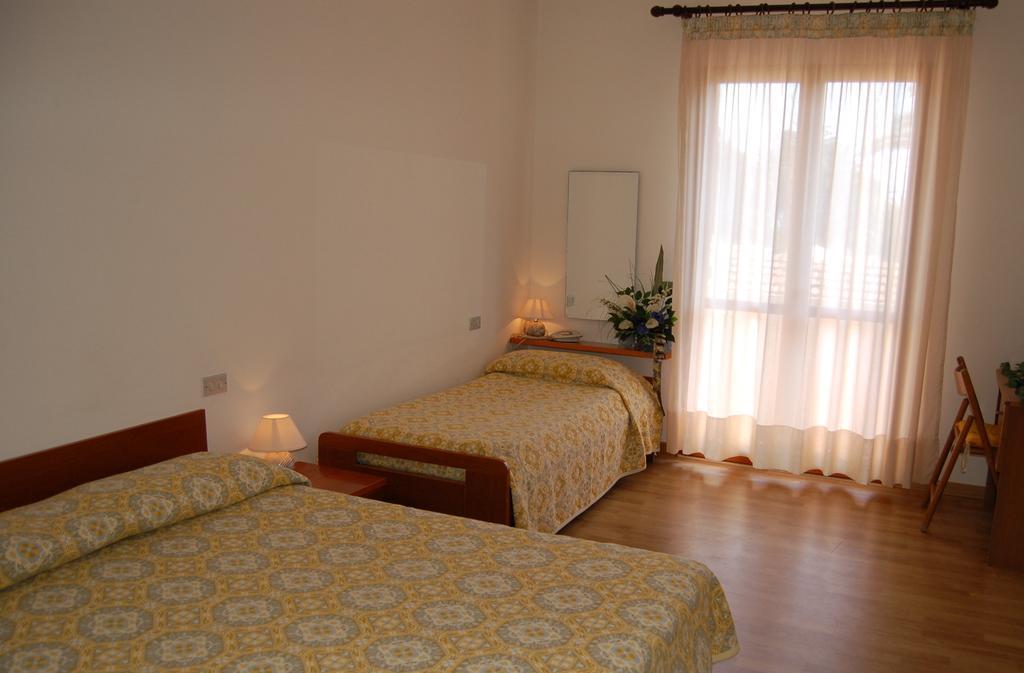 קאפוליברי Albergo Romana חדר תמונה